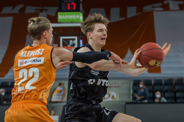 两种截然不 两种截然不