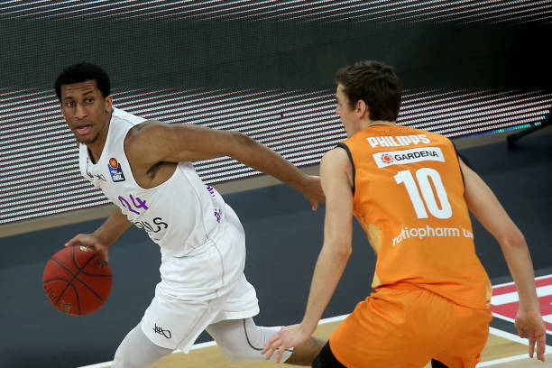 进攻篮板的 进攻篮板的